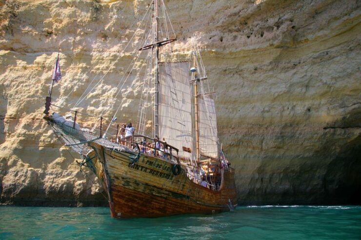 Portimão: Pirate Ship Cave Cruise - Experience
