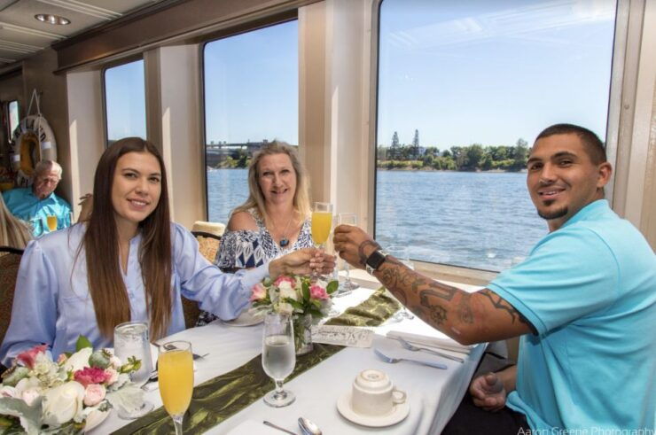 Portland: Champagne Brunch Cruise on Willamette River - Experience Highlights