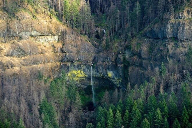Portland: Columbia Gorge Waterfalls 40-Minute Scenic Flight - Location and Related Activities