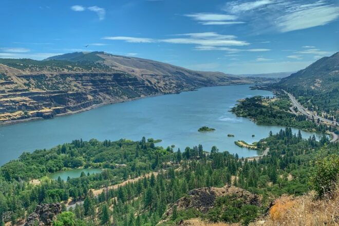 Portland: Multnomah Falls and Hood River Day Trip With Train - Lunch Options and Free Time in Hood River