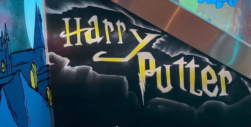 Porto: 18-Hole Indoor Mini Golf Ticket with UV Light Courses - Good To Know