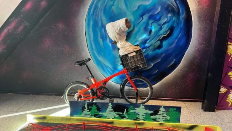 Porto: 18-Hole Indoor Mini Golf Ticket With UV Light Courses - Experience Highlights