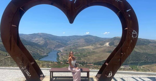 Porto: 2 Wines Regions, Breakfast, Chef Lunch, Boat Trip - Sommelier Expertise