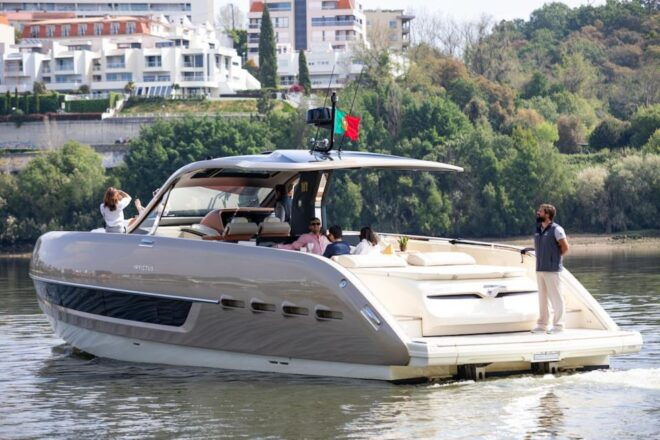 Porto: 2h Private Luxury Yacht in the Douro - Inclusions