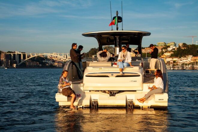 Porto: 2h SUNSET Private Luxury Yacht in the Douro - Inclusions