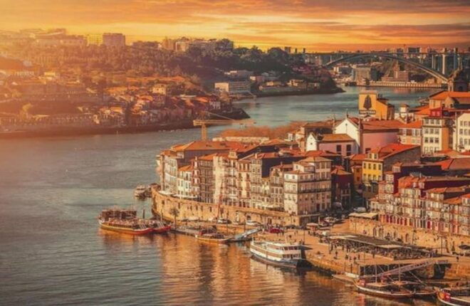 PORTO: 2H30 - SUNSET TOUR PORTO - Soothing Sounds
