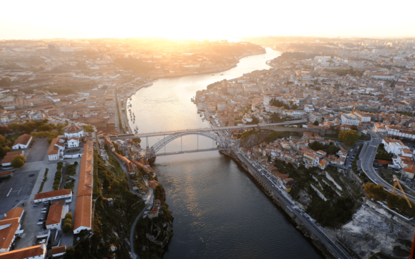 Porto: 5D Flight Over De City for All Family - Frequently Asked Questions