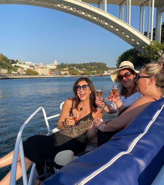 Porto: 6 Bridges and Sunset Boat Cruise with Welcome Drink - The Artistic and Cultural Highlights: Ribeira and Gaia