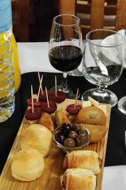 Porto: 6 Bridges Douro Cruise With Dinner and Live Fado - Private Transport to the Quay