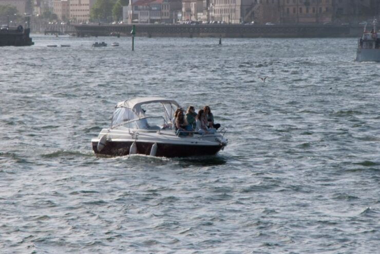 Porto: 6 Bridges Private Boat Tour (Max 6px) 1h30m - Private Group Experience Details