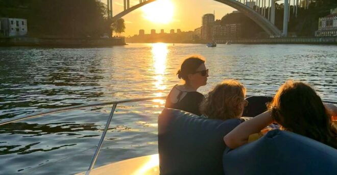 Porto: 6 Bridges, River Mouth & SUNSET W/ DRINKS | SHARED - Relax With Drinks on Deck