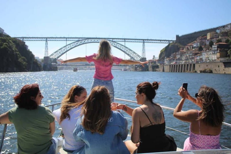 Porto: 6 Bridges Yacht Cruise with Local Wine & Snacks - The Fishermen’s Village and Foz do Porto