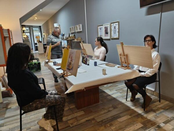Porto: Acrylic and Oil Painting Class With a Local Artist - Background