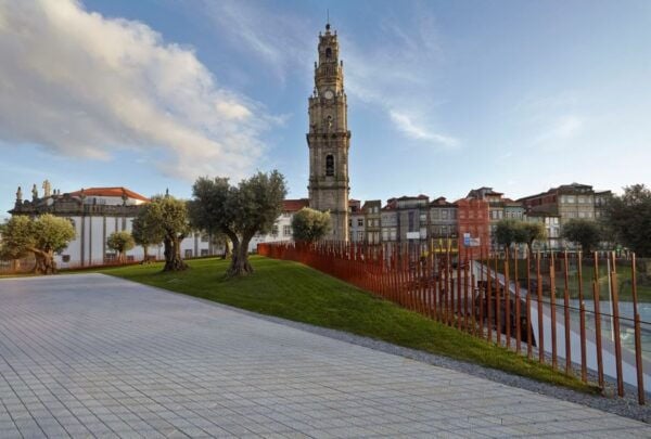 Porto Airport: Shared One-Way Arrival or Departure Transfer - The Sum Up