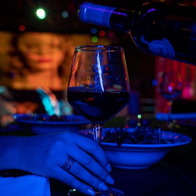 Porto: Bachelor Party Offer of a Glass of Champagne or Drink - Included Amenities