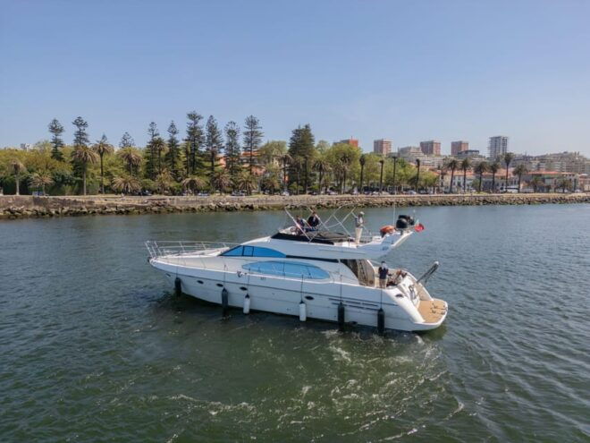 Porto: Bachelor Party Yacht Cruise With Drinks at Exodus 3H - Included Features
