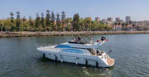 Porto: Bachelor Party Yacht Cruise With Drinks at Exodus 3H - Frequently Asked Questions