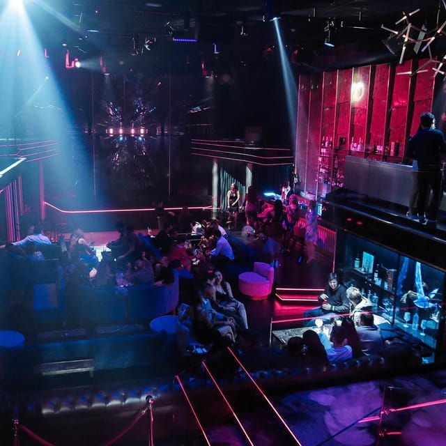 Porto: Birthday Party Offer of a Glass of Champagne or Drink - Inclusions