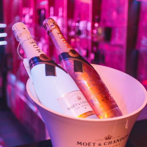 Porto: Birthday Party Offer of a Glass of Champagne or Drink - Venue and Location