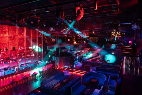 Porto: Cabaret Show, Offer of a Glass of Champagne or Drink - Venue Details and Location