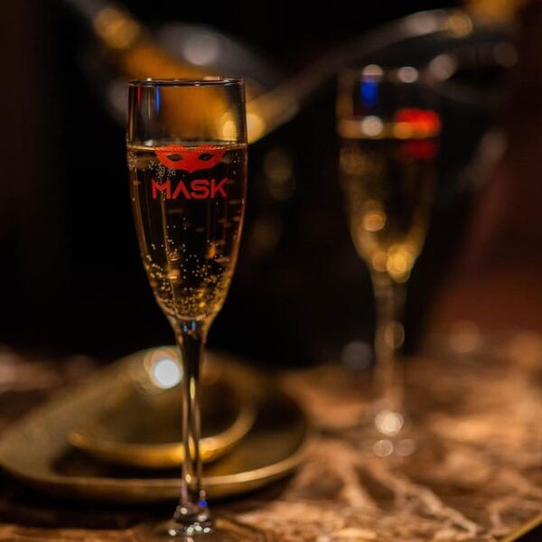 Porto: Cabaret Show, Offer of a Glass of Champagne or Drink - Booking and Reservation Process