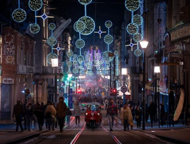 Porto Christmas Tuk Tuk Tour: City Lights and Markets - Visit to Christmas Markets