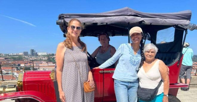 Porto: Classic Tuk Tour With Wine Tasting - Tour Highlights