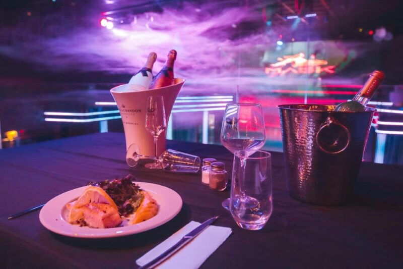 Porto: Dinner with Cabaret & Pole Shows - Why This Experience Stands Out