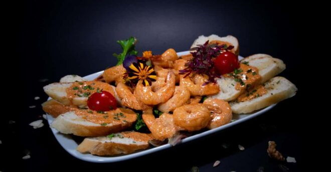 Porto: Dinner With Cabaret Show - Elegant and Cozy Atmosphere
