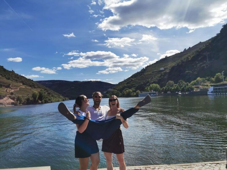 Porto & Douro: Nature, Lunch, Wine Tasting, Boat Tour - Scenic Beauty of Porto