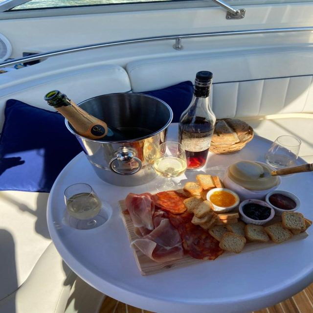 Porto: Douro River Boat Tour With Tasting - Experience Porto From a Yacht