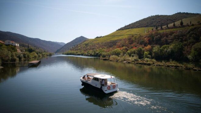Porto/Douro:4x4 Private Tour With Lunch, Wine Taste and Boat - Meeting Point Information