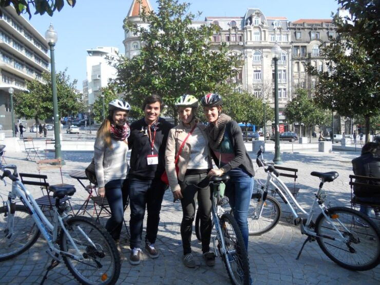 Porto Downtown and Sightseeing Bike Tour - Multilingual Tour Guide and Languages