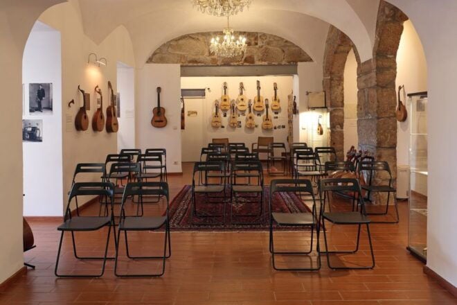 Porto: Fado Show With Port Wine - Selecting Participants and Date