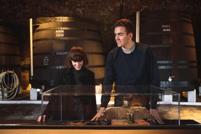 Porto: Fonseca Cellar Tour & Fado Show with Optional Dinner - Authenticity and Guest Experiences