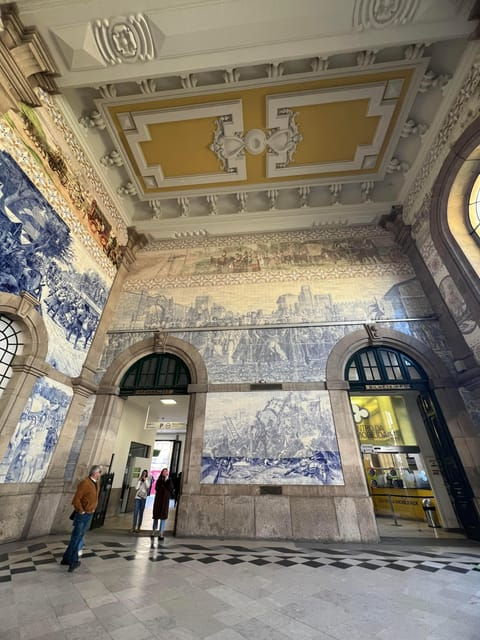 Porto: Guided City Highlights Walking Tour - São Bento Train Station and Its Azulejos