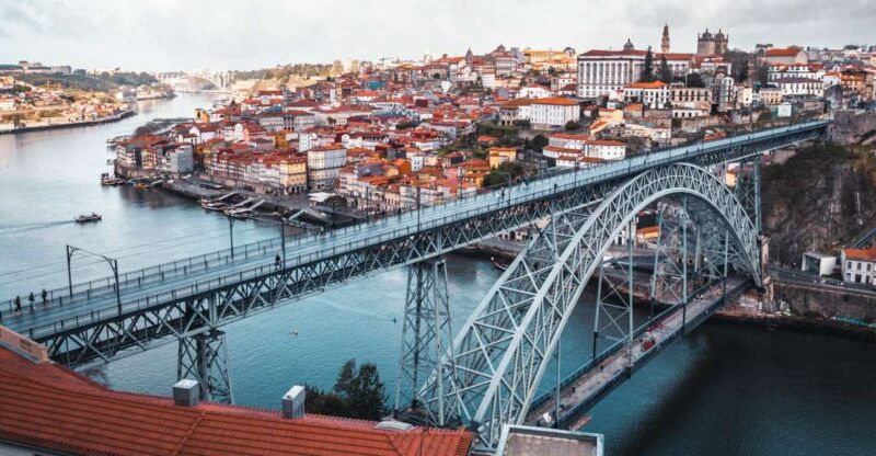 Porto: Half-Day Walking Photo Tour & Portraits - Deep Dive Into the Itinerary