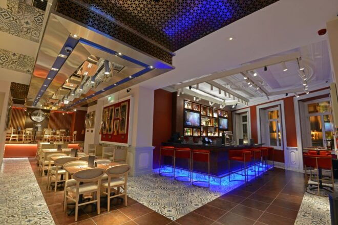 Porto: Hard Rock Cafe Skip-The-Line With Set Menu - Inclusions