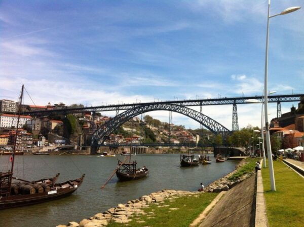 Porto: Historic City Center Walking Tour - Visiting São Bento Train Station and Historical Neighborhood