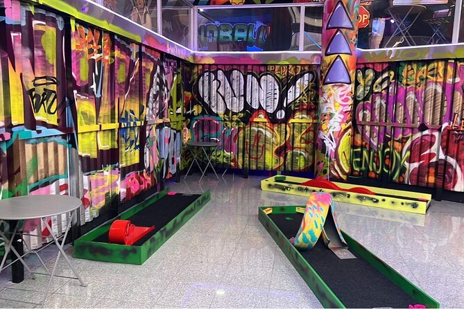 Porto Indoor Mini Golf Experience With Bar - Experience Highlights