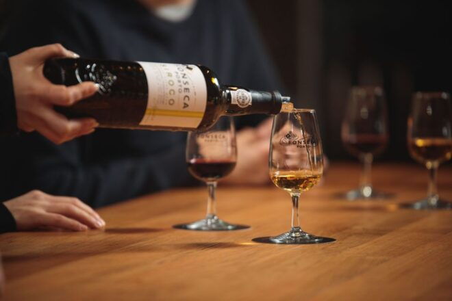 Porto: Live Fado Show, Port Wine, and Dinner at Fonseca - Immerse Yourself in the Emotion of Fado Music