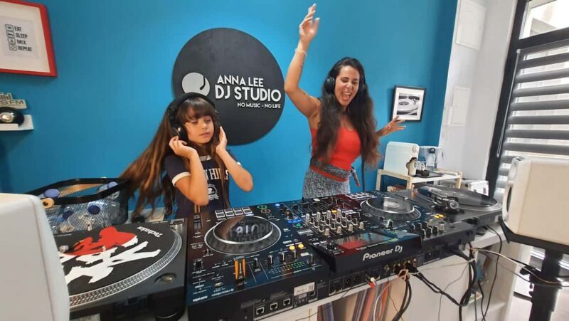 Porto: MasterClass of DJing - Porto: MasterClass of DJing — A Practical Look at an Engaging Experience