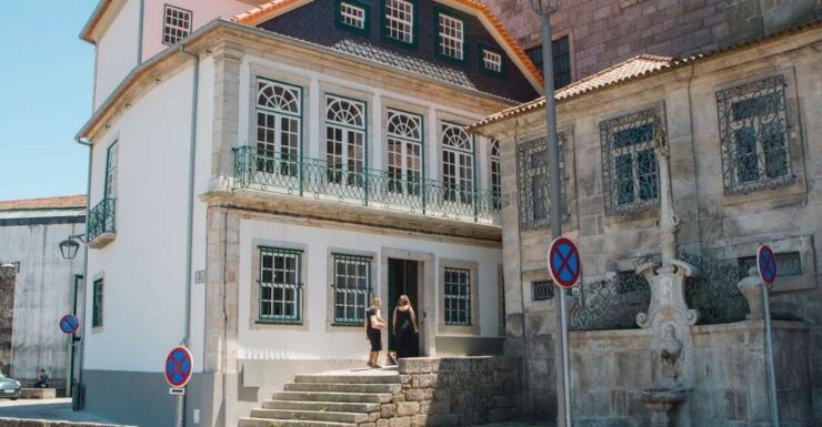 Porto: Museu Do Vitral Entry Ticket and Wine Tasting - Experience Highlights