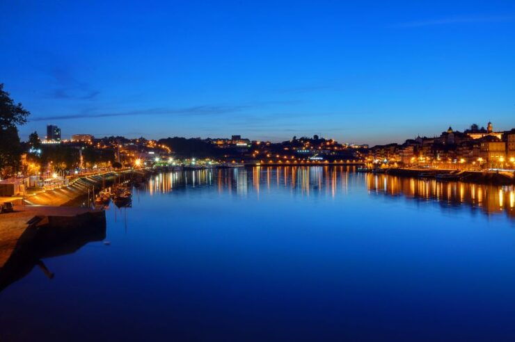 Porto: Night Tour With Traditional Dinner and Fado Show - Experience Highlights