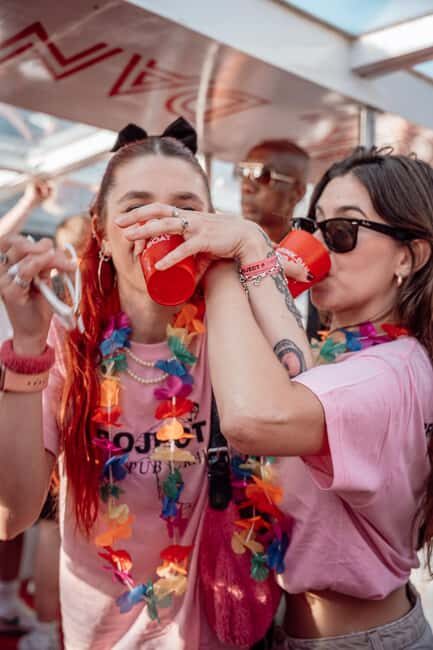 Porto: Party Boat Cruise & Nightlife Tour with Free Drinks - The Itinerary in Detail