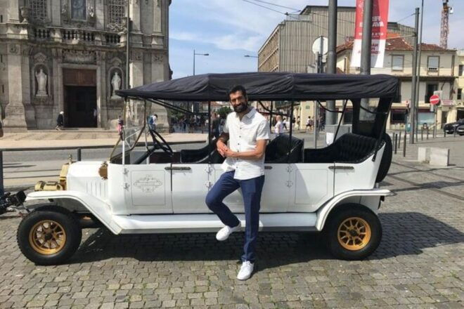 Porto: Porto & Vila Nova De Gaia Private Tour by Vintage Car - Discovering Vila Nova De Gaia: The Other Side of the Douro River