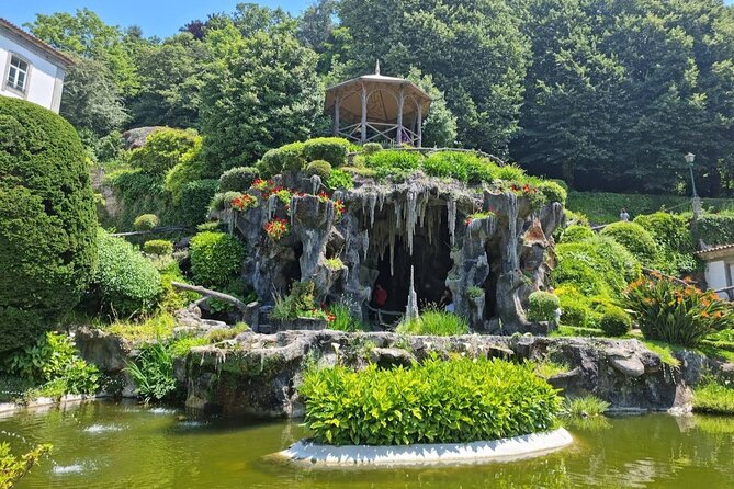 PORTO: Premium Tour to Braga and Guimarães With Lunch and Visits - Lunch and Local Cuisine Experience