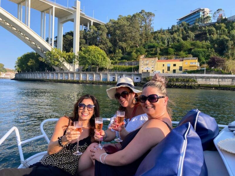 Porto Privado: Tuk Tuk e barco com guias locais - The Boat Cruise: A Serene Escape
