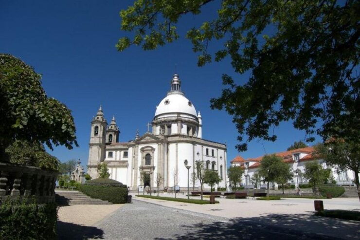 PORTO: Private Braga & Guimarães Tour With Lunch and Visits - Tour Details