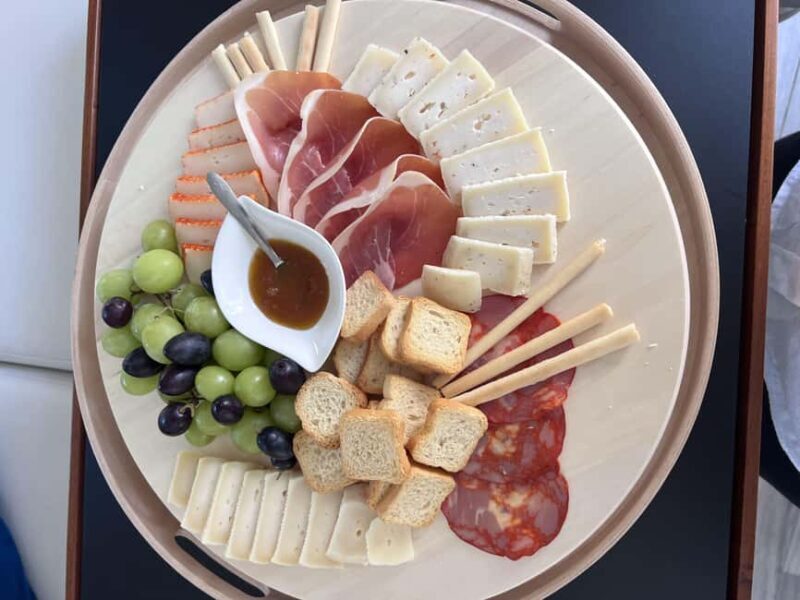 Porto: Private Cruise with local Wine, Snacks & 6 Bridges - What Sets This Tour Apart?